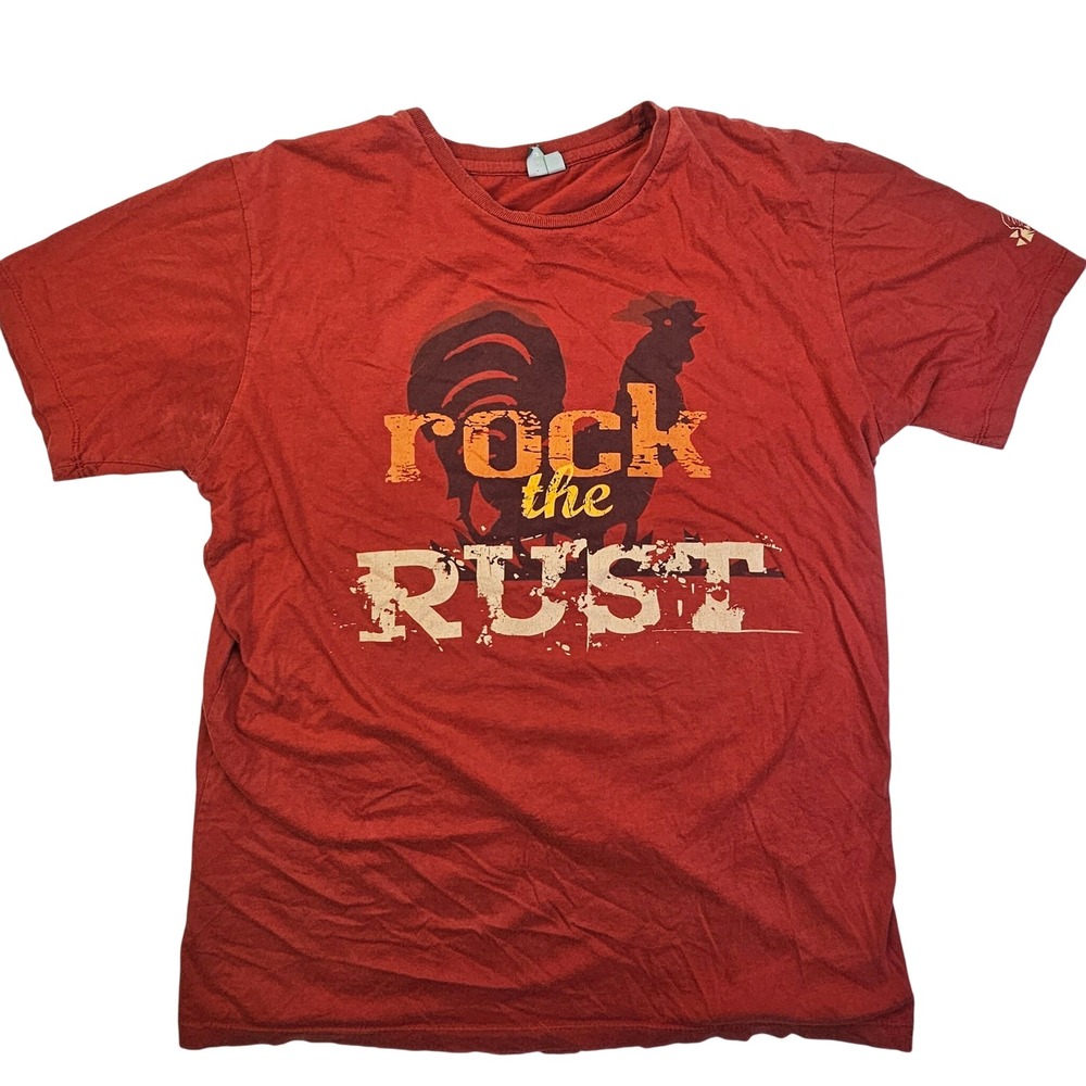 District Threads Men's L Red‎ Rooster Rock the Rust 100% Organic Cotton T-Shirt